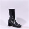 Una Healy Feathered Block Heel Ankleboot - Vinyl